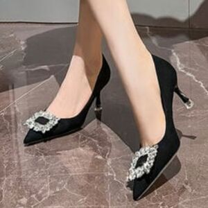 BRAND NEW BANDOLINO JEWEL STUDDED BOWNOT POINTED TOE PUMP